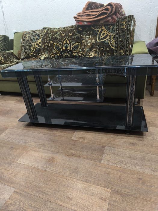 Стулья, подставка под тв