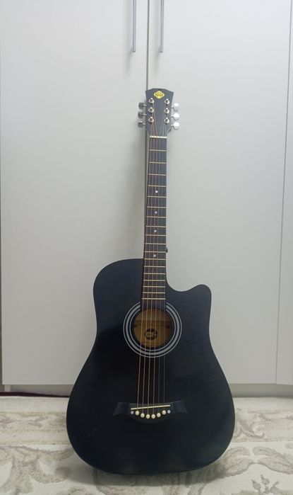 Акустическая гитара