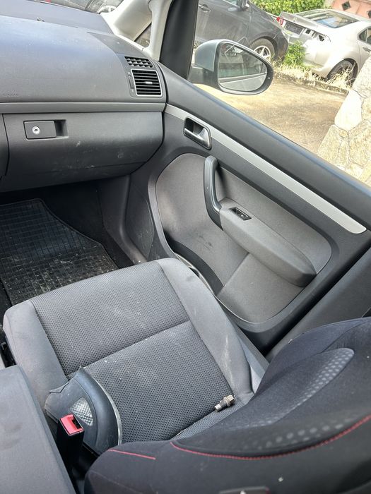 Vw Touran 1.6 TDI. 105кс. На части Туран 1.6 ТДИ. 105кс. 2011г