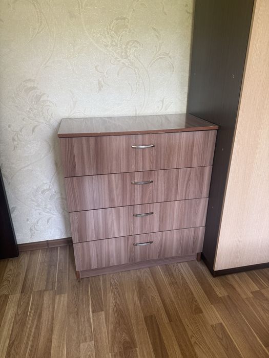 Продам спальный набор мебели