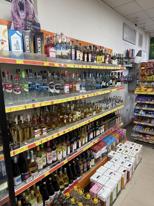 Стилажи стени и островни