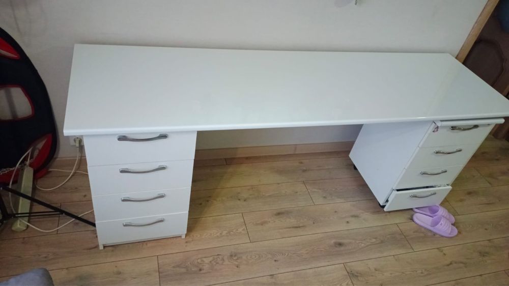 Продам стол, парту