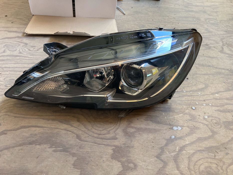 Ляв фар за Peugeot 308. 2017-20.