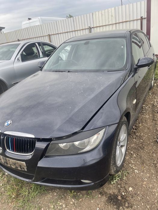 Dezmembrez bmw seria 3 din 2008