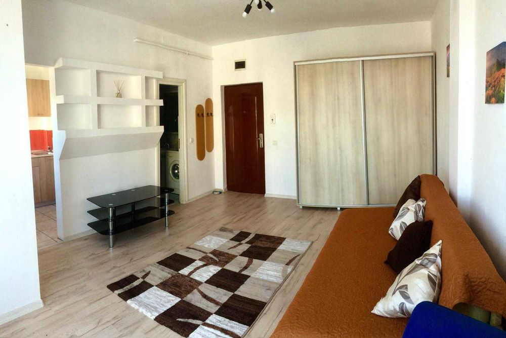 Persoana fizică Închiriez garsonieră