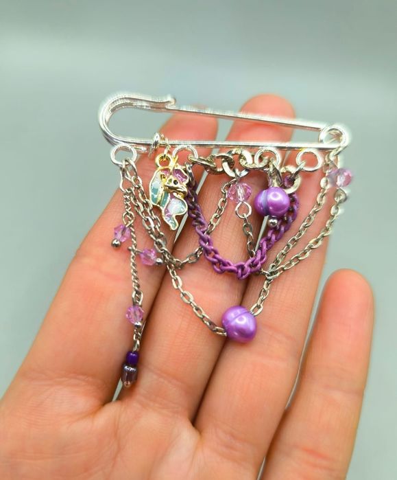 Брошь булавка с цепочками