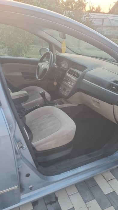 FIAT lineia 2008, singur proprietar,12 diesel,probleme electrice, nu mai funcționează gemurile, preț 1200 euro , telefon 0722819596