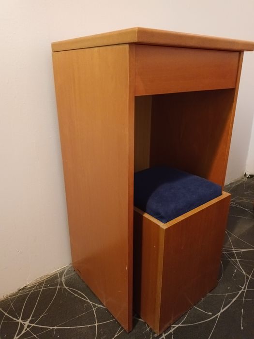 Спалня, Нощни шкафчета. Тоалетка