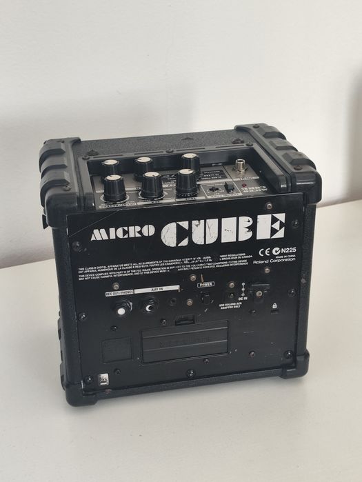 Продаю гитарный комбоусилитель Roland Micro Cube.