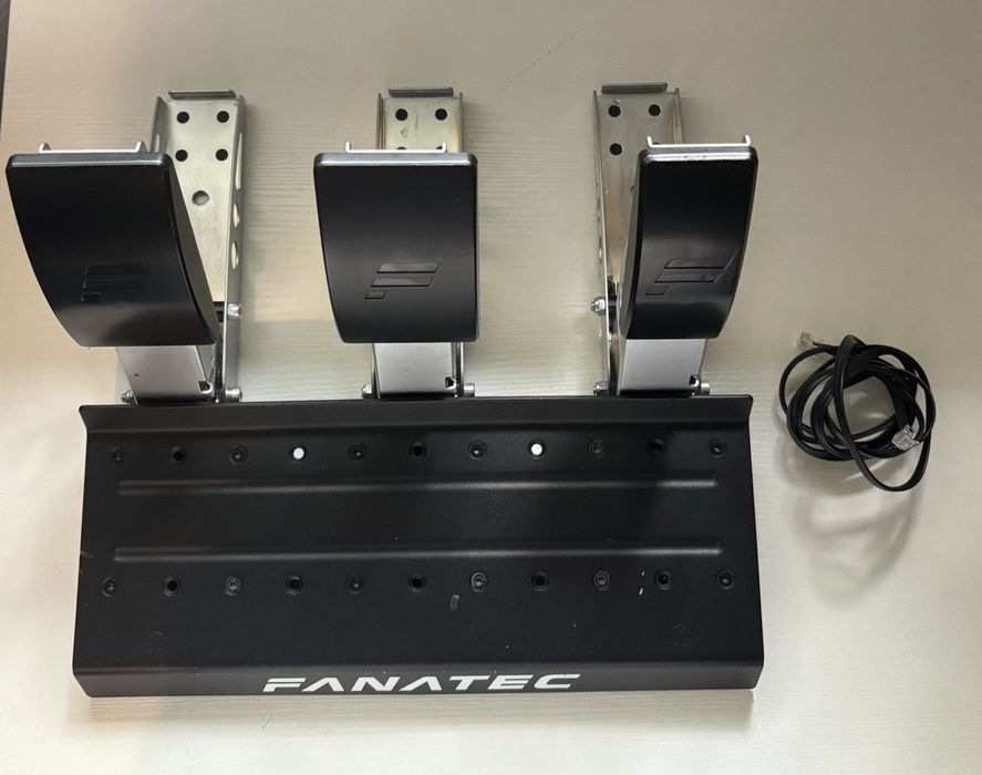Fanatec CSL BMW волан и  CSL педали clutch set