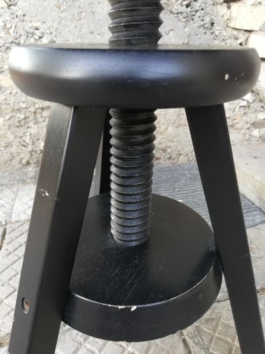 Винтидж дървен стол за пиано