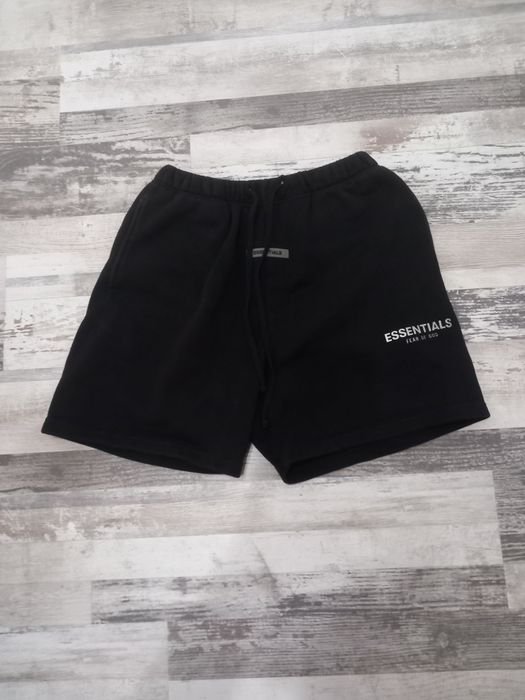 pantaloni essentials negri scurti