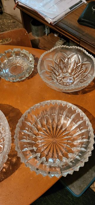 Вазы хрустальные , бутылки,  графины и прочее