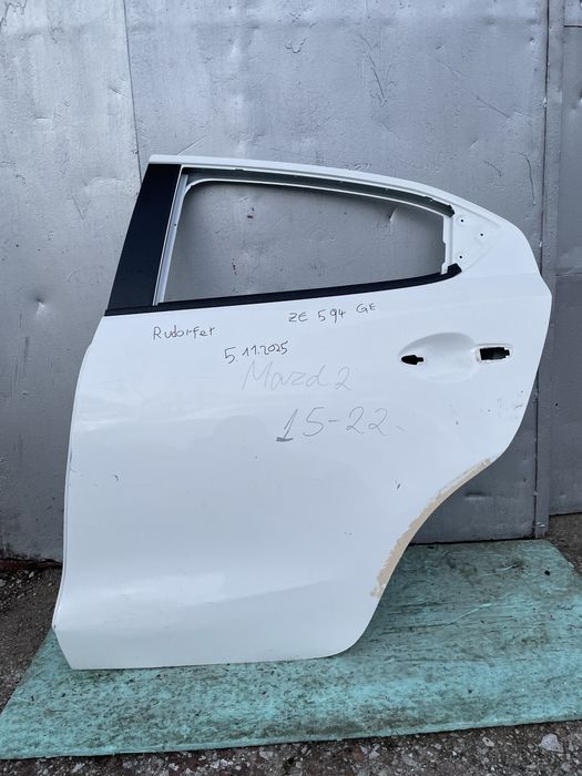 Задна лява врата за Mazda 2 Мазда 2  2014-2020г 2бр