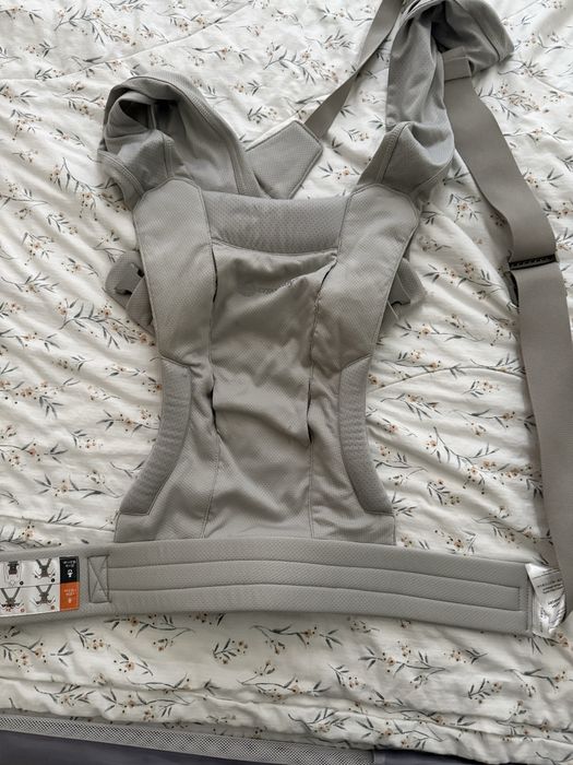 Ergobaby embrace
