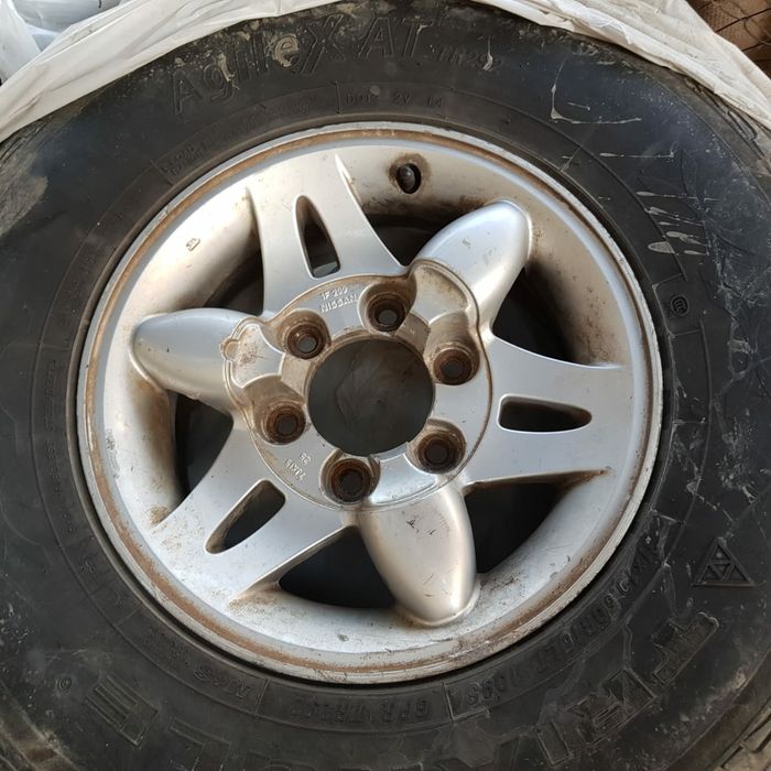 Продам всесезонные шины 31*10.5 R15 с дисками!