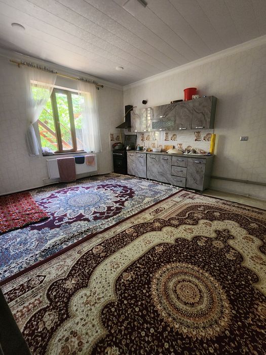 Uchaska arendaga beriladi 8 hona 2 etaj+podvol