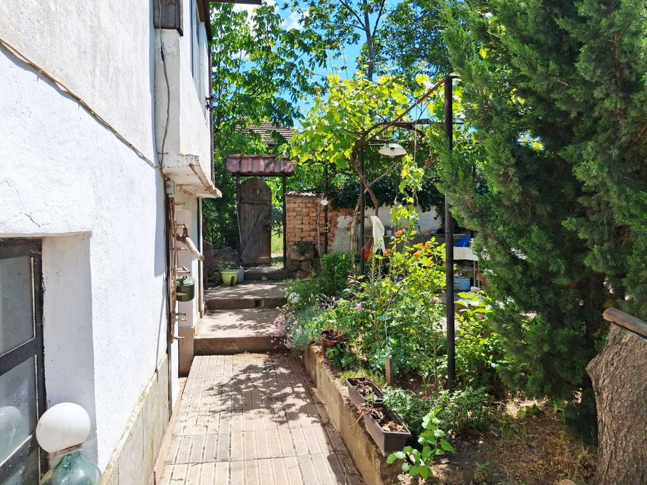 Продава се Къща в с. Остров, Област Враца - 120 кв.м за 309 €/кв.м - Снимка #2