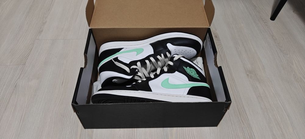 Air Jordan 1 Mid Green Glow/White