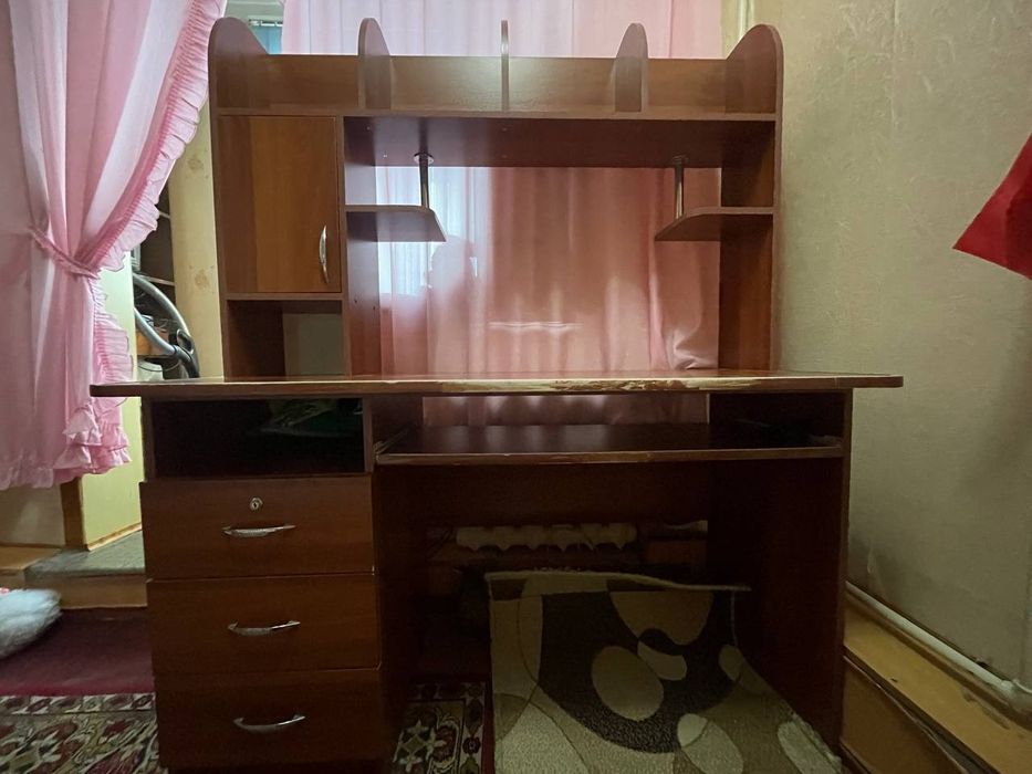 Продаётся компьютерный стол