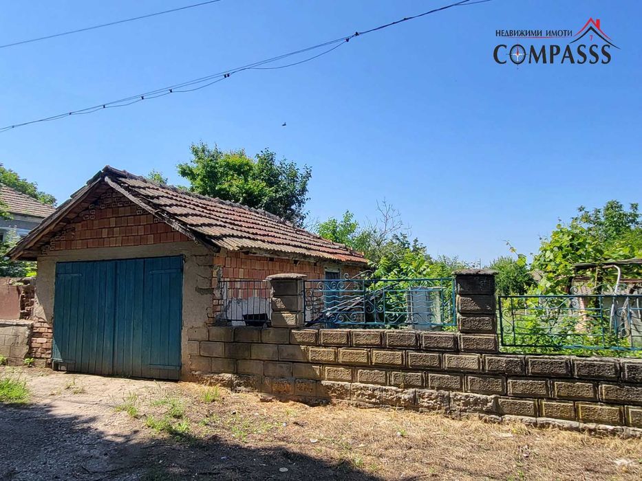 КЪЩА С ГАРАЖ и двор с. Септемврийци, Общ. Каварна - 35000 евро!
