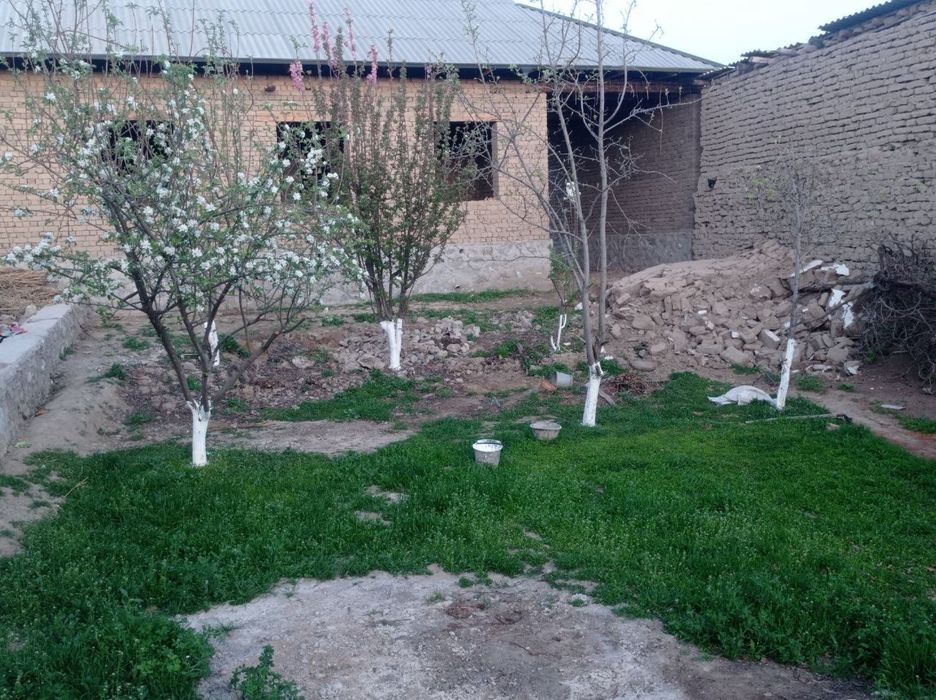 Narpay sentrdan hovli sotiladi