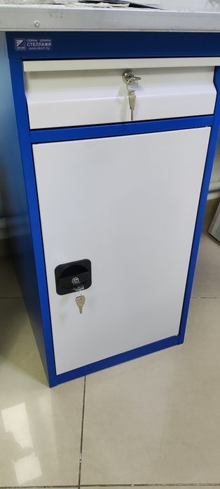 Стол-верстак с перфорированной панелью