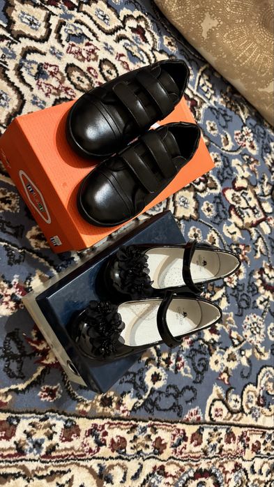 Детские туфли для мальчика и для девочки