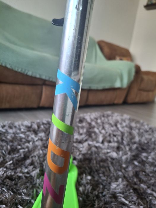 Vând trotinetă verde de copii