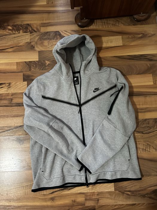 Vând Nike Tech Fleece