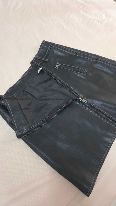 Пола , кожена , черна