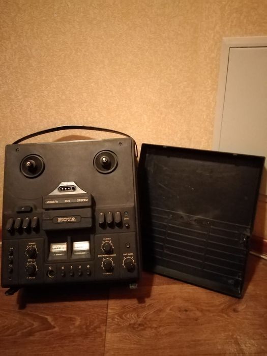 Катушечный магнитофон