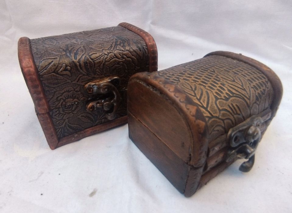 Lot 4 cufere mici din lemn, pentru bijuteri, pentru colectionari.