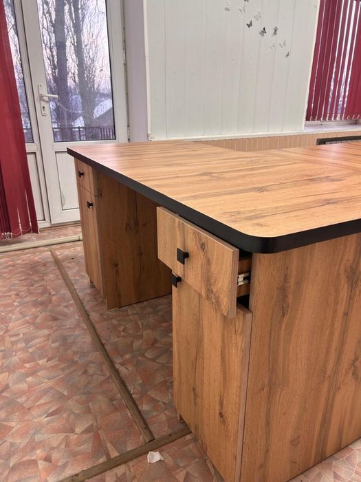 Шкаф и стол офисные