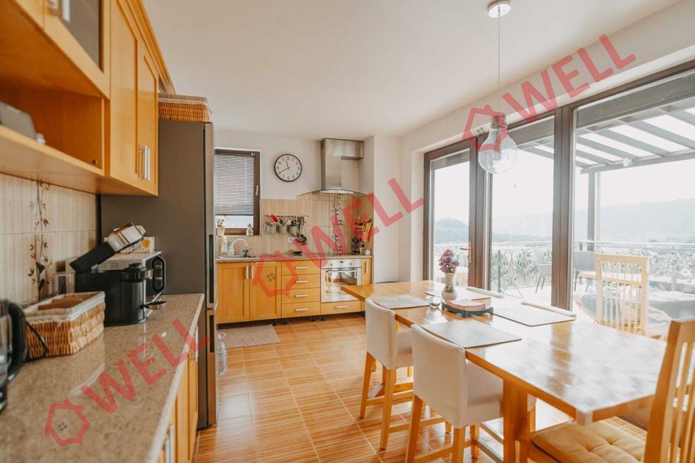 Casă familială spațioasă și modernă de vânzare, situată în Sovata!