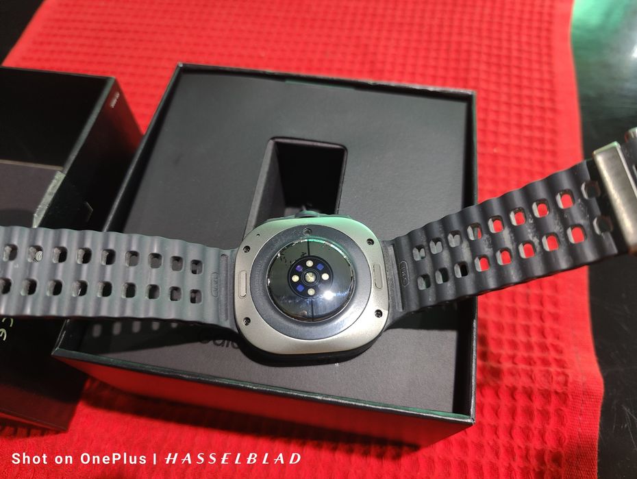 Samsung Galaxy Watch ULTRA 32GB. Перфектен изряден като нов работи с всички оператори по света