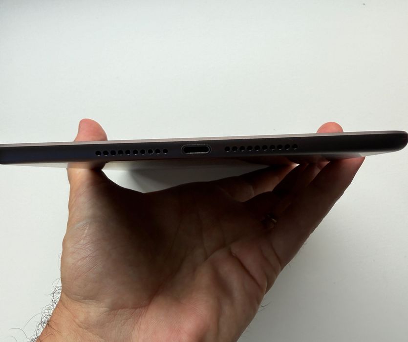 Ipad mini 5 - 256 Gb, Space Grey, pachet cu Apple pen + 2 huse, stare excelenta