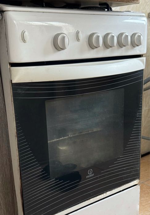 Продам газовую плиту