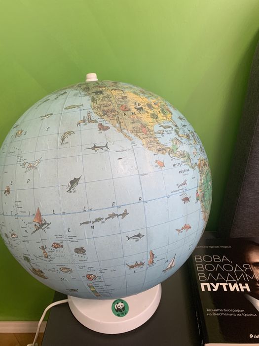 Стар светещ детски глобус