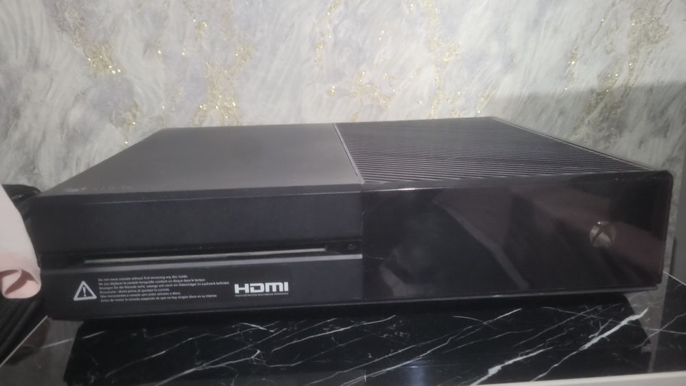 Vând xbox one urgent!!