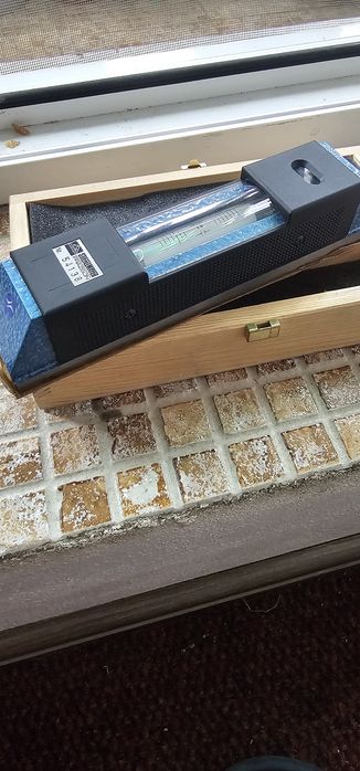 Nivela liniara de precizie  marca STIEFELMAYER Germania
Precizie 0,1 mm/m
Pret 1.000 roni