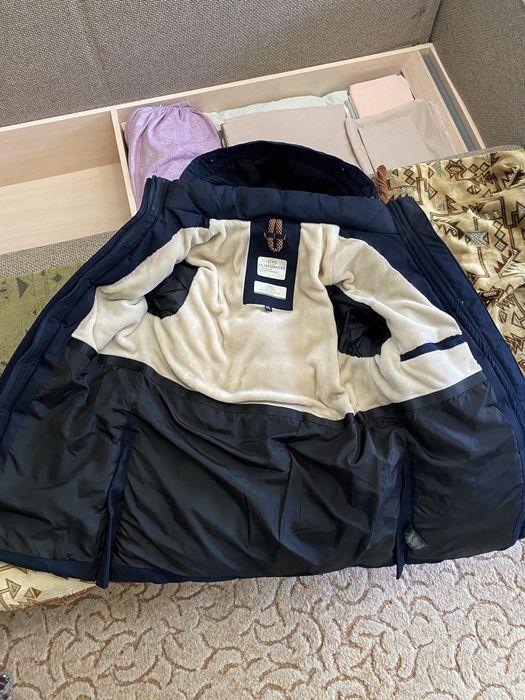 Зимняя Куртка размер XXL в отличном состоянии, черная, карманы целые!