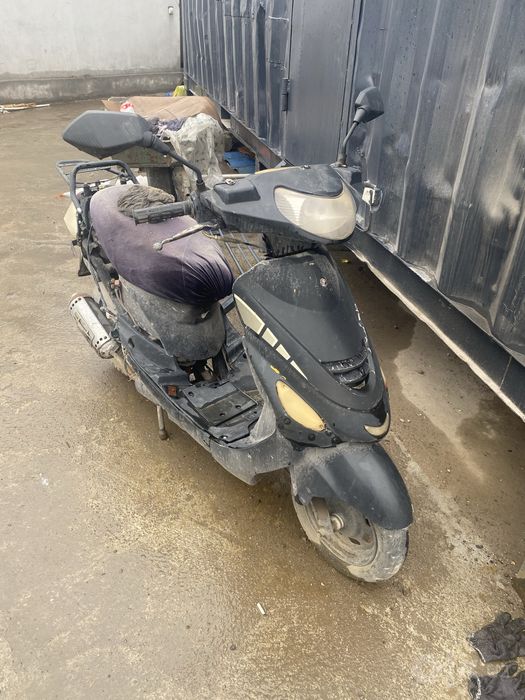 skutr sotiladi 700.000