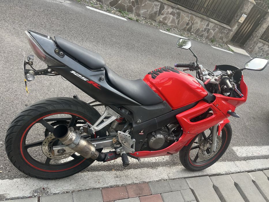 Motocicleta Honda CBR 125R