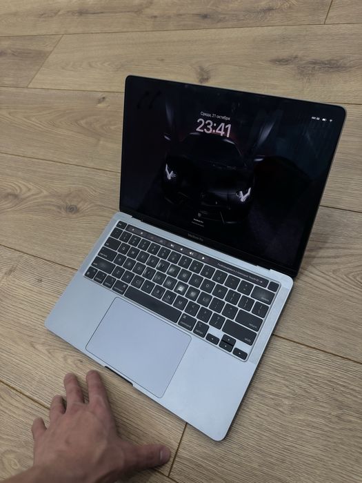 Macbook pro m1, 256 gb , цвет красивый