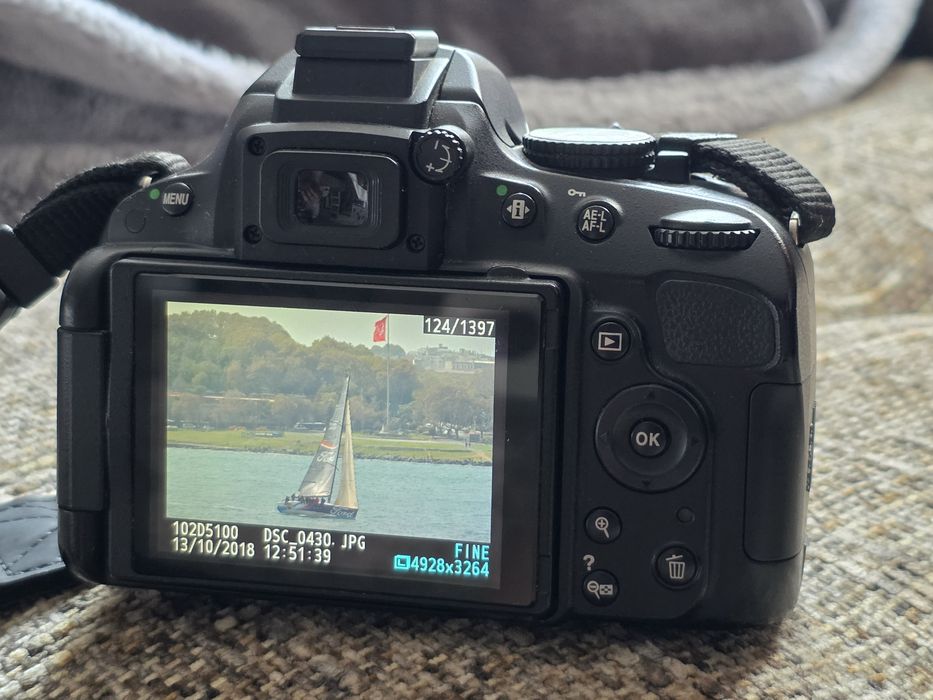 Nikon D5100 + obiective 18-55mm și 55-200mm VR + geantă și accesorii