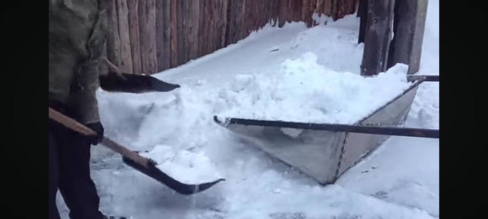 Ручная уборка снега