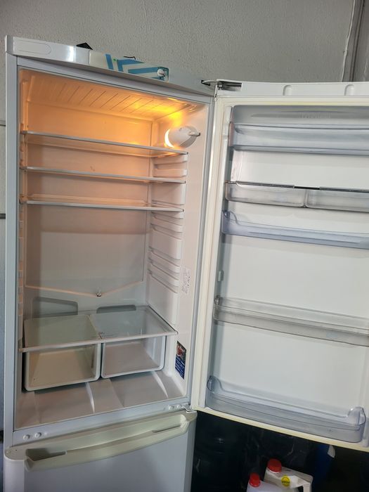 Продам холодильник индезит