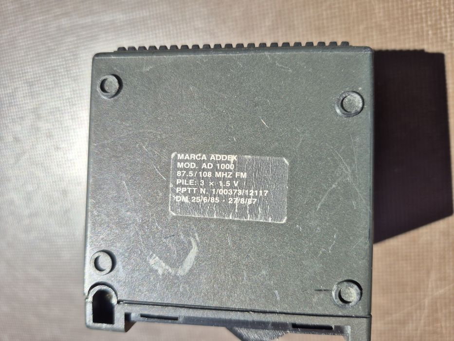 Radio receptor portabil marca ADDEX,model AD1000