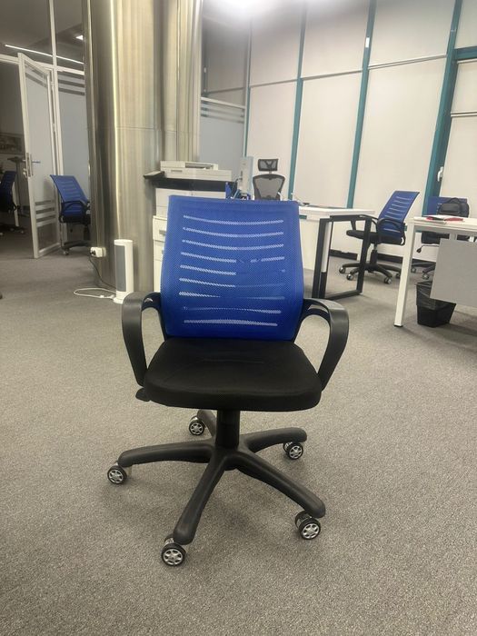 Офисные стулья 20 шт